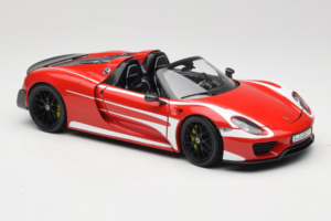 Porsche 918 Spyder Weissach Package Червено Бели Ивици Minichamps 1:18 110062442-O1 Метал — снимка 6 от 8
