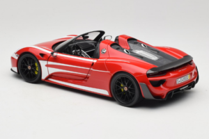 Porsche 918 Spyder Weissach Package Червено Бели Ивици Minichamps 1:18 110062442-O1 Метал — снимка 7 от 8