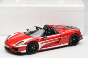 Porsche 918 Spyder Weissach Package Червено Бели Ивици Minichamps 1:18 110062442-O1 Метал — снимка 8 от 8