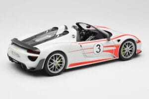 Porsche 918 Spyder Weissach Package Salzburg Minichamps 1:18 110062441 Метал — снимка 3 от 8