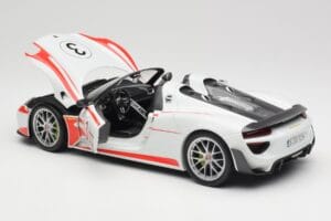 Porsche 918 Spyder Weissach Package Salzburg Minichamps 1:18 110062441 Метал — снимка 5 от 8