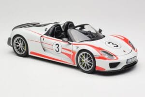 Porsche 918 Spyder Weissach Package Salzburg Minichamps 1:18 110062441 Метал — снимка 6 от 8