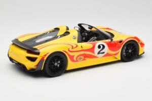 Porsche 918 Spyder Weissach Package Жълт С Ивици Minichamps 1:18 110062446 Метал — снимка 3 от 8