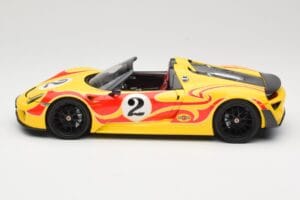 Porsche 918 Spyder Weissach Package Жълт С Ивици Minichamps 1:18 110062446 Метал — снимка 4 от 8