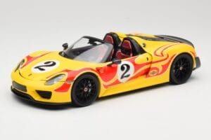 Porsche 918 Spyder Weissach Package Жълт С Ивици Minichamps 1:18 110062446 Метал