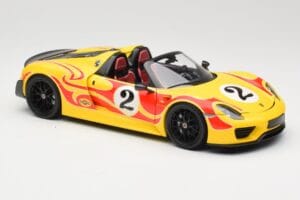 Porsche 918 Spyder Weissach Package Жълт С Ивици Minichamps 1:18 110062446 Метал — снимка 6 от 8