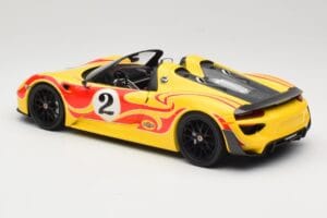 Porsche 918 Spyder Weissach Package Жълт С Ивици Minichamps 1:18 110062446 Метал — снимка 7 от 8