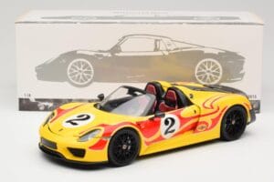 Porsche 918 Spyder Weissach Package Жълт С Ивици Minichamps 1:18 110062446 Метал — снимка 8 от 8