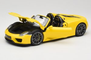 Porsche 918 Spyder Жълт Minichamps 1:18 110062434 Метал — снимка 2 от 8