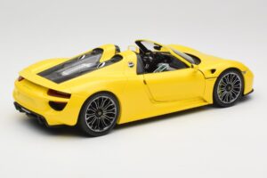 Porsche 918 Spyder Жълт Minichamps 1:18 110062434 Метал — снимка 3 от 8