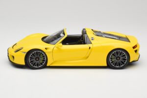 Porsche 918 Spyder Жълт Minichamps 1:18 110062434 Метал — снимка 4 от 8