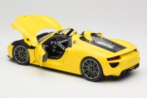 Porsche 918 Spyder Жълт Minichamps 1:18 110062434 Метал — снимка 5 от 8