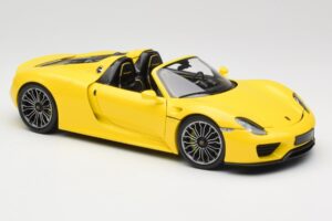 Porsche 918 Spyder Жълт Minichamps 1:18 110062434 Метал — снимка 6 от 8