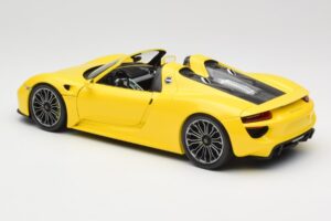 Porsche 918 Spyder Жълт Minichamps 1:18 110062434 Метал — снимка 7 от 8
