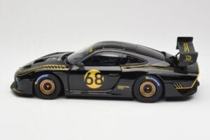 Porsche 935/19 Черен със Златни Ивици Minichamps 1:18 155067568 Метал — снимка 3 от 6