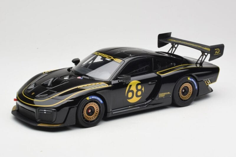 Porsche 935/19 Черен със Златни Ивици Minichamps 1:18 155067568 Метал
