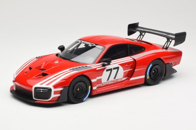 Porsche 935/19 Червен с Бели Ивици Minichamps 1:18 155067577 Метал