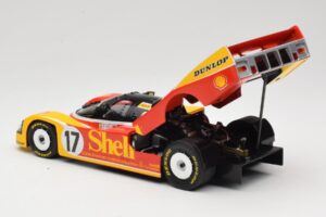 Porsche 962C Group C #17 D. Bell / H-J. Stuck / K. Ludwig 24 Hours of Le Mans 1988 Universal Hobbies 1:18 4704 Метал — снимка 5 от 8