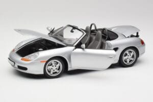 Porsche Boxster 986 Кабриолет Arctic Сребрист Металик UT Models 1:18 27852 Метал — снимка 2 от 8