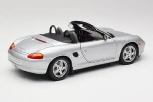 Porsche Boxster 986 Кабриолет Arctic Сребрист Металик UT Models 1:18 27852 Метал — снимка 3 от 8