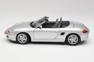 Porsche Boxster 986 Кабриолет Arctic Сребрист Металик UT Models 1:18 27852 Метал — снимка 4 от 8