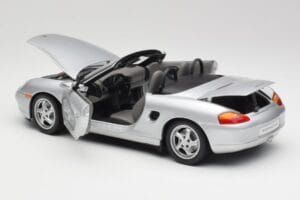 Porsche Boxster 986 Кабриолет Arctic Сребрист Металик UT Models 1:18 27852 Метал — снимка 5 от 8
