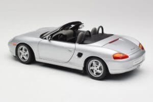 Porsche Boxster 986 Кабриолет Arctic Сребрист Металик UT Models 1:18 27852 Метал — снимка 7 от 8