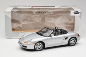 Porsche Boxster 986 Кабриолет Arctic Сребрист Металик UT Models 1:18 27852 Метал — снимка 8 от 8