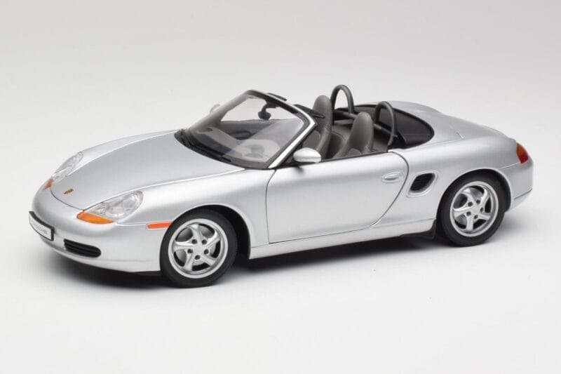 Porsche Boxster 986 Кабриолет Arctic Сребрист Металик UT Models 1:18 27852 Метал