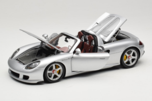 Porsche Carrera GT Silver Metallic Minichamps 1:18 WAP02103014 Метал — снимка 2 от 8
