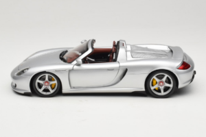 Porsche Carrera GT Silver Metallic Minichamps 1:18 WAP02103014 Метал — снимка 4 от 8