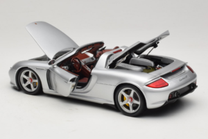 Porsche Carrera GT Silver Metallic Minichamps 1:18 WAP02103014 Метал — снимка 5 от 8