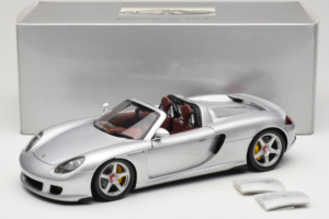 Porsche Carrera GT Silver Metallic Minichamps 1:18 WAP02103014 Метал — снимка 8 от 8