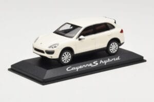 Porsche Cayenne 958 S Hybrid Бял Minichamps 1:43 WAP0200040B Метал — снимка 2 от 4