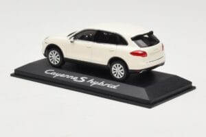 Porsche Cayenne 958 S Hybrid Бял Minichamps 1:43 WAP0200040B Метал — снимка 3 от 4