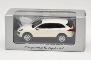 Porsche Cayenne 958 S Hybrid Бял Minichamps 1:43 WAP0200040B Метал — снимка 4 от 4