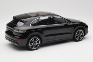Porsche Cayenne 958 Turbo S Черен Minichamps 1:18 155066070 Метал — снимка 2 от 6
