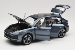 Porsche Cayenne 958 Turbo S Blue Metallic Minichamps 1:18 110066070 Метал — снимка 2 от 8