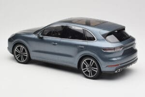 Porsche Cayenne 958 Turbo S Blue Metallic Minichamps 1:18 155066071 Метал — снимка 5 от 6