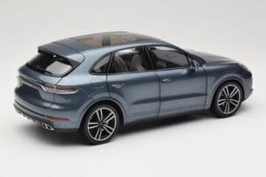 Porsche Cayenne 958 Turbo S Blue Metallic Minichamps 1:18 110066070 Метал — снимка 3 от 8