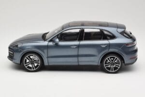 Porsche Cayenne 958 Turbo S Blue Metallic Minichamps 1:18 110066070 Метал — снимка 4 от 8