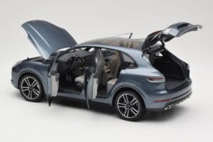 Porsche Cayenne 958 Turbo S Blue Metallic Minichamps 1:18 110066070 Метал — снимка 5 от 8
