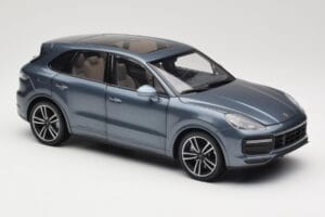 Porsche Cayenne 958 Turbo S Blue Metallic Minichamps 1:18 110066070 Метал — снимка 6 от 8