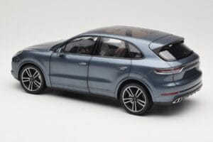 Porsche Cayenne 958 Turbo S Blue Metallic Minichamps 1:18 110066070 Метал — снимка 7 от 8