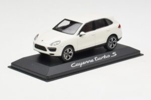 Porsche Cayenne 958 Turbo S Бял Minichamps 1:43 WAP0200220C Метал — снимка 2 от 4