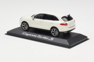 Porsche Cayenne 958 Turbo S Бял Minichamps 1:43 WAP0200220C Метал — снимка 3 от 4
