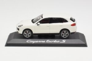Porsche Cayenne 958 Turbo S Бял Minichamps 1:43 WAP0200220C Метал