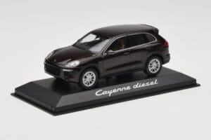 Porsche Cayenne 958 Diesel Acajou Brown Minichamps 1:43 WAP0200030E Метал — снимка 2 от 4
