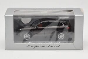Porsche Cayenne 958 Diesel Acajou Brown Minichamps 1:43 WAP0200030E Метал — снимка 4 от 4
