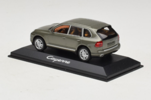 Porsche Cayenne Grey Metallic Minichamps 1:43 WAP02061317 Метал — снимка 3 от 4